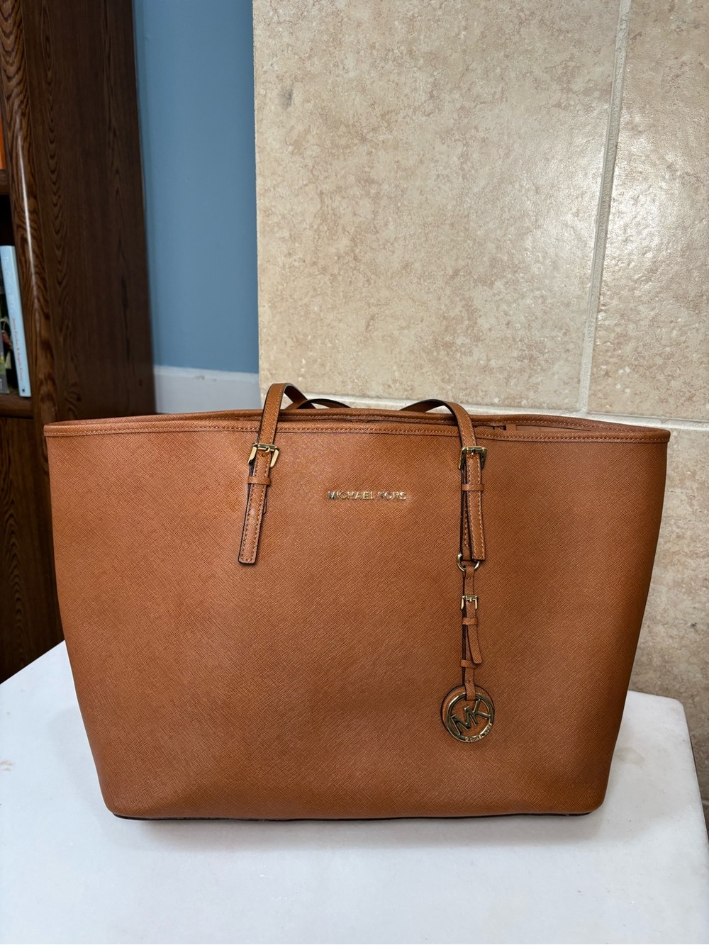 Michael Kors Jet set travel bucket